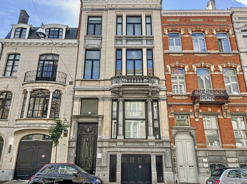 Molière - Franz Merjay - Barnes biedt u dit prachtige Huis van Meester aan met een totale oppervlakte van 544 m2 op een terrein van 4,05 are. Het best