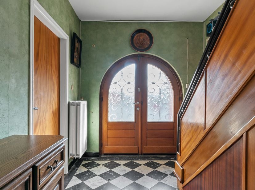 Te moderniseren woning met enorm potentieel op toplocatie in Boorsem<br />
In het charmante Boorsem, een deelgemeente van Maasmechelen, vind je deze t