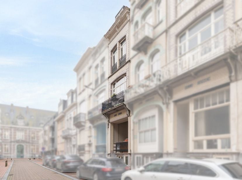 Blankenberge: Appartementsgebouw met 3 units op interessante locatie en rendement van 4,77% te koop in Blankenberge! In één van de mooiste straten van