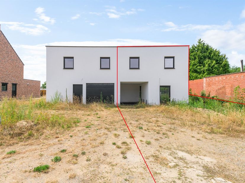 Moderne halfopen woning met 3 slaapkamers en zuidwestgerichte tuin<br />
Locatie<br />
Deze moderne halfopen woning is gelegen aan de Gestelsesteenw