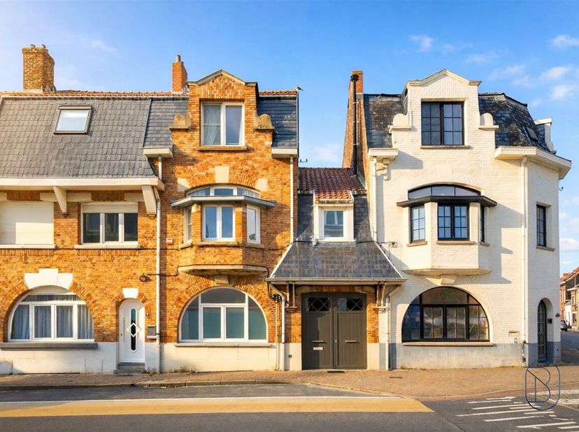 Bienvenue dans cette charmante maison située au coeur de Renaix ! Cette demeure accueillante vous offre un mélange parfait entre charme classique et c