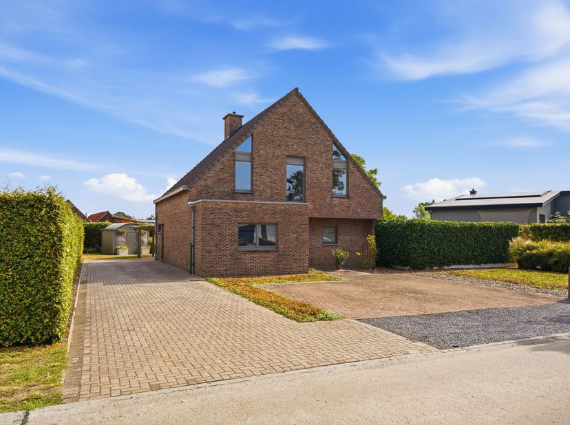 Huis te koop in Ommegangstraat 5,
                    9080 Lochristi