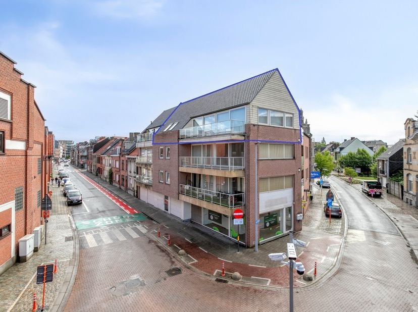 Instapklaar wonen in het hart van Roeselare? Dan is dit verzorgde appartement op de derde verdieping van een rustige residentie met lift absoluut een