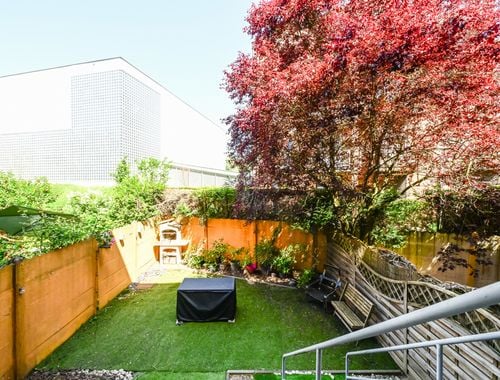                                         Gelijkvloers app. te koop in Sint-Jans-Molenbeek, € 229.000
