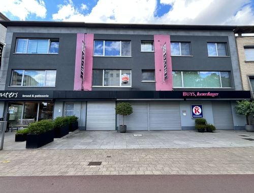                                         Appartement à louer à Merksem, € 950
