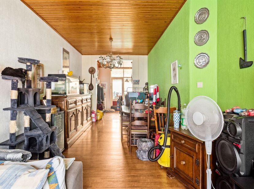 Te renoveren woning met 2 slaapkamers en zonnige tuin!<br />
Deze te renoveren eengezinswoning is gelegen in de Van Amstelstraat in Deurne, op een cen