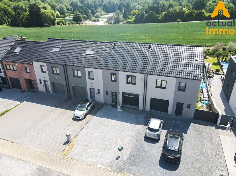 ACTUALIMMO vous propose cette magnifique maison contemporaine construite en 2019, située à Chapelle-lez-Herlaimont. Offrant une superficie de 191 m² (