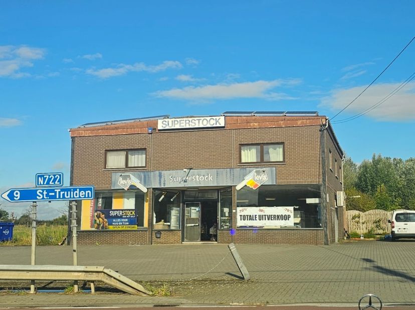 Bien professionnel à louer
                    à 3570 Alken