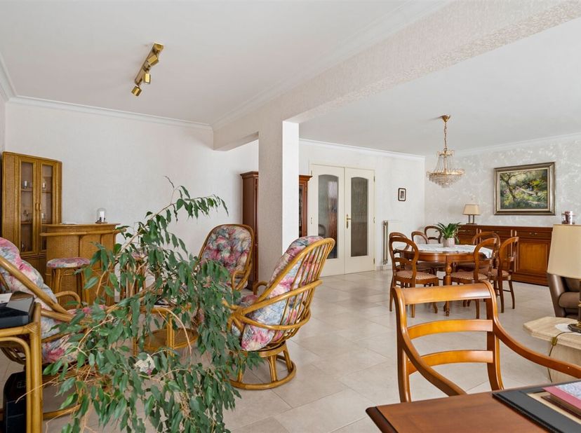 Journée portes ouvertes le samedi 14 mars de 14h à 15h<br />
Spacieux app. (ca.139m²) avec 2 chambres, terrasse et garage box optionnel<br />
Vous rec