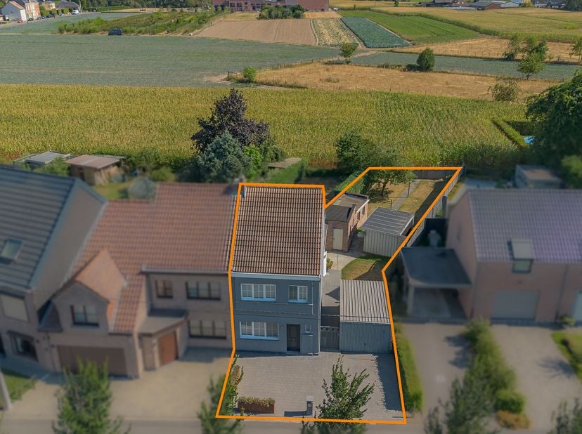 PLAN JOUW BEZOEK: calendly.com/julimmo/molendreef<br />
In Sint-Amands vinden we deze charmante halfopen bebouwing terug op een bijzonder rustige en l