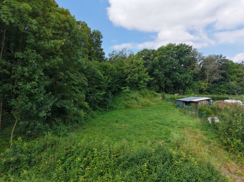 Découvrez ce terrain virtuellement ==&amp;gt; https://urlr.me/FwMEJD - FLORZÉ - On vous propose cette superbe parcelle de terrain à bâtir de ± 1610m² situ