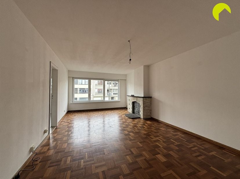 Cet appartement prêt à emménager est situé dans un quartier résidentiel calme à Deurne, près de la frontière avec Borsbeek. Les transports en commun,