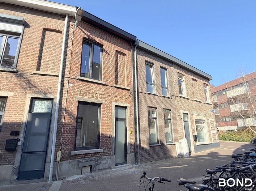 Ideale investeringsopportuniteit met drie slaapkamers en drie badkamers!<br />
Deze woning is uitermate geschikt voor cohousing en/of eigen bewoning,