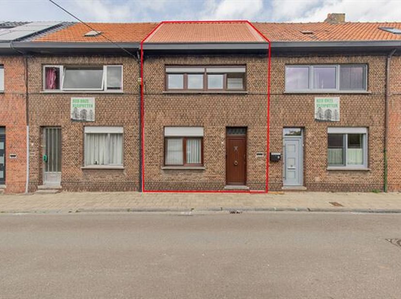 AANGENAAM GELEGEN, TE RENOVEREN WONING MET TUIN EN GARAGE OP 2A.<br />
Gelegen aan de Schoolstraat te Boom vlakbij recreatiedomein De Schorre en groen