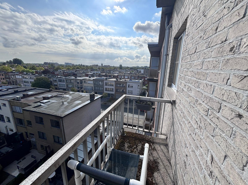 Appartement te koop in Wulpstraat 31/33,
                    2170 Merksem