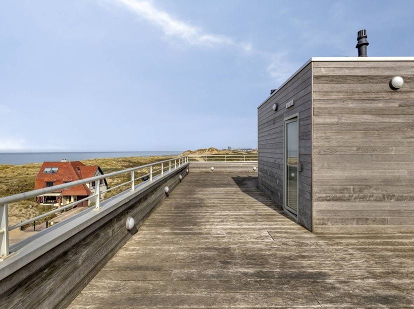 Op de rand van de Schipgatduinen in Koksijde die de grens vormen met Oostduinkerke vinden we dit prachtig appartement terug. De unieke ligging van het