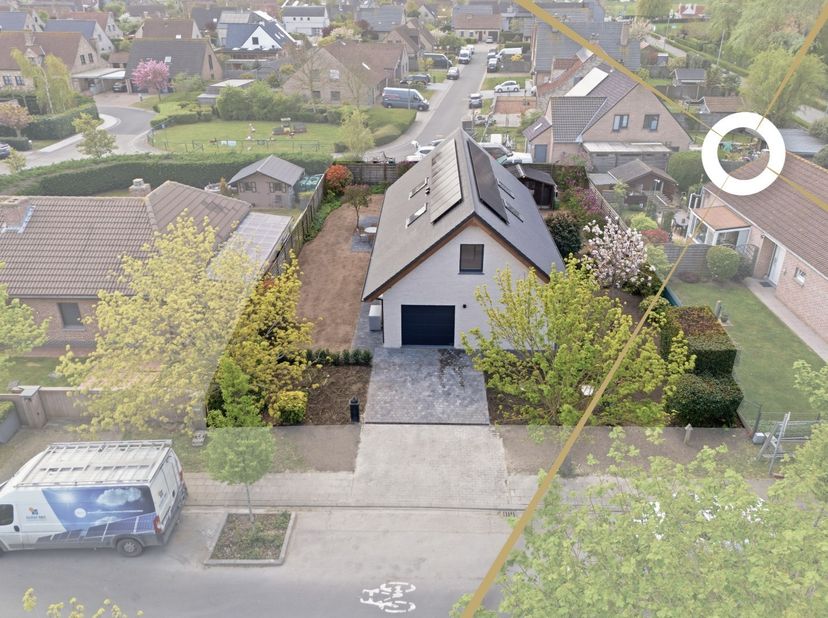 In het hart van Nieuwpoort, op wandelafstand van zowel de jachthaven, de kustlijn als de iconische pier, bevindt zich deze uitzonderlijk luxueus geren