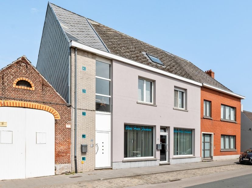 Dit centraal gelegen handelspand&amp;nbsp;is uitstekend gelegen, op wandelafstand van scholen, winkels en openbaar vervoer. Bovendien geniet u van een vlo