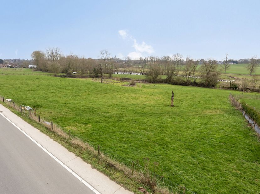 Immo Pické biedt U dit pracht perceel bouwgrond vaan voor de bouw van een open bebouwing met prachtig zicht op het achterliggende natuurgebied en omri