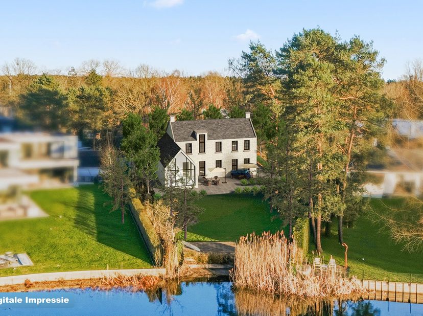 Droomt u van wonen op een unieke locatie waar luxe, ruimte en natuur naadloos samenkomen? Deze prestigieuze nieuw te bouwen villa, gelegen aan het idy