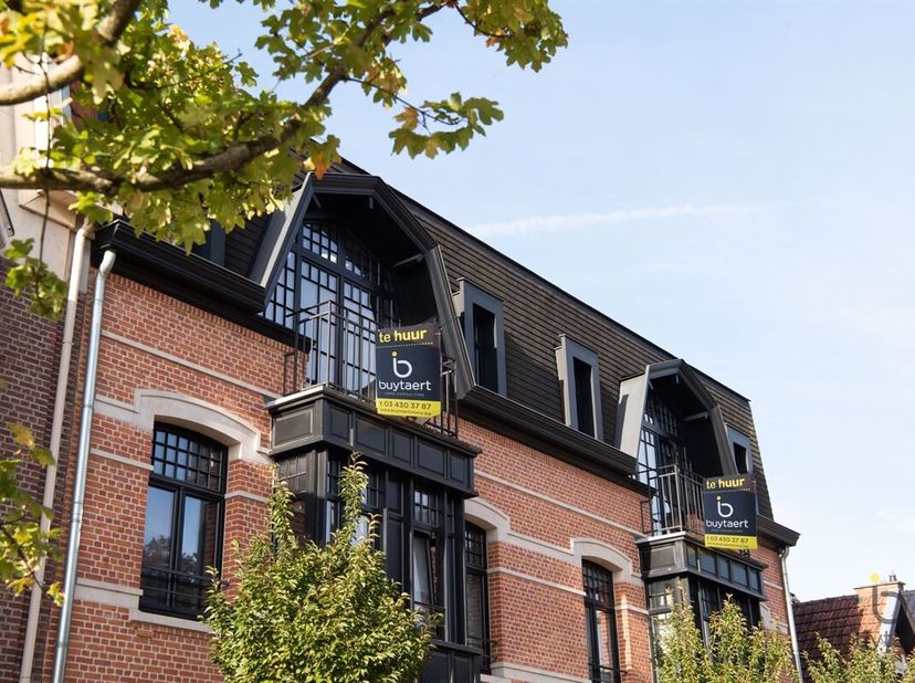 Een magnifique zeer uniek penthouse.<br />
Dit pand brengt u in een andere sfeer. Het is hallucinant te zien dat dit appartement in het hartje van Sch