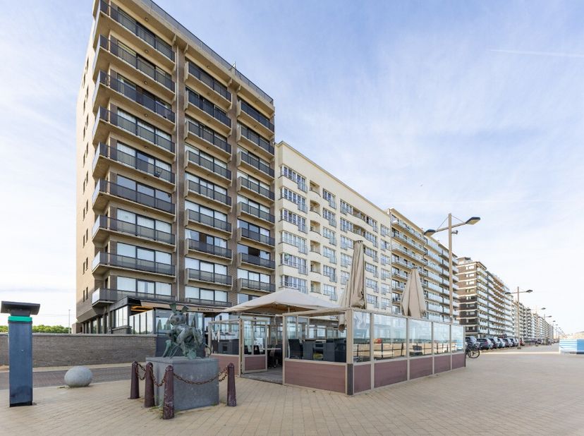 Te koop: unieke horecazaak met bewezen omzetcijfers op topligging aan de Zeedijk in Middelkerke. Restaurant Deauville is sinds de jaren 90 een gevesti