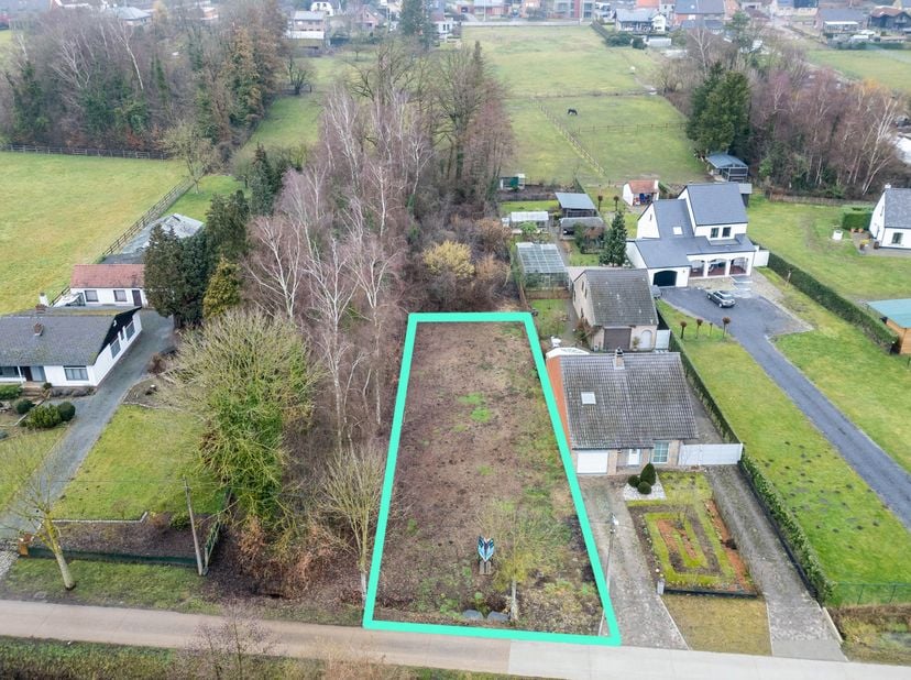 Bent u op zoek naar de perfecte locatie om uw droomhuis te bouwen? Ontdek dan deze unieke bouwgrond aan de Demerstraat 48 te Linkhout. Deze halfopen b