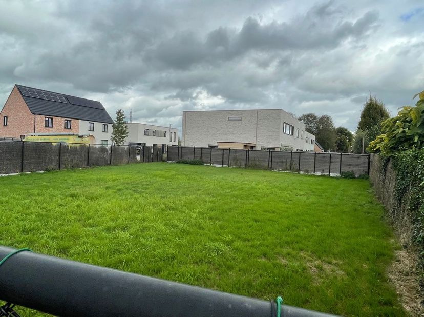 Terrain à vendre à Maalderijstraat 2,
                    8850 Ardooie