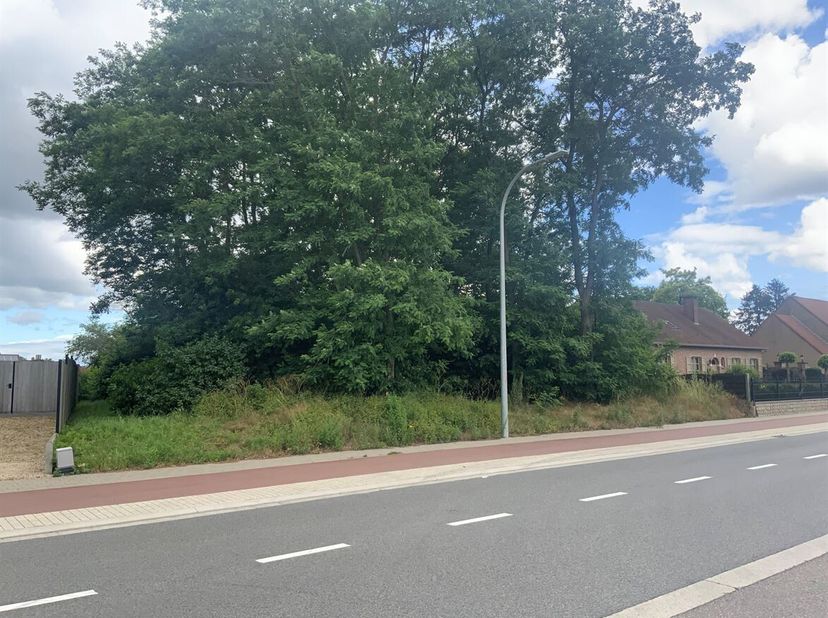 Ruim perceel bouwgrond in hartje Herentals.<br />
Bent u op zoek naar de perfecte plek om uw eigen woning te realiseren? Deze schitterende bouwgrond v