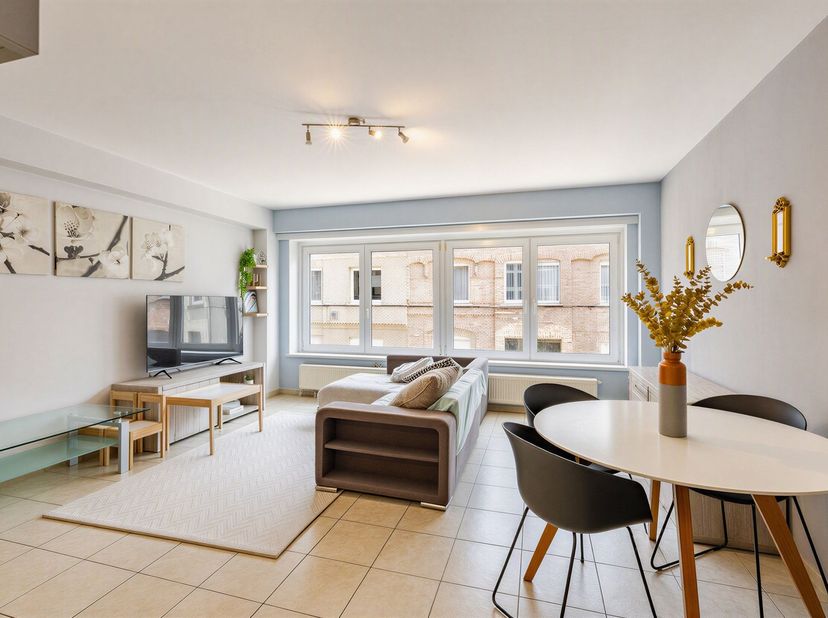 Op zoek naar een instapklaar appartement of een interessante investering? Dan is dit appartement aan de Zavelbaan 42 te 9300 Aalst zeker een bezoek wa