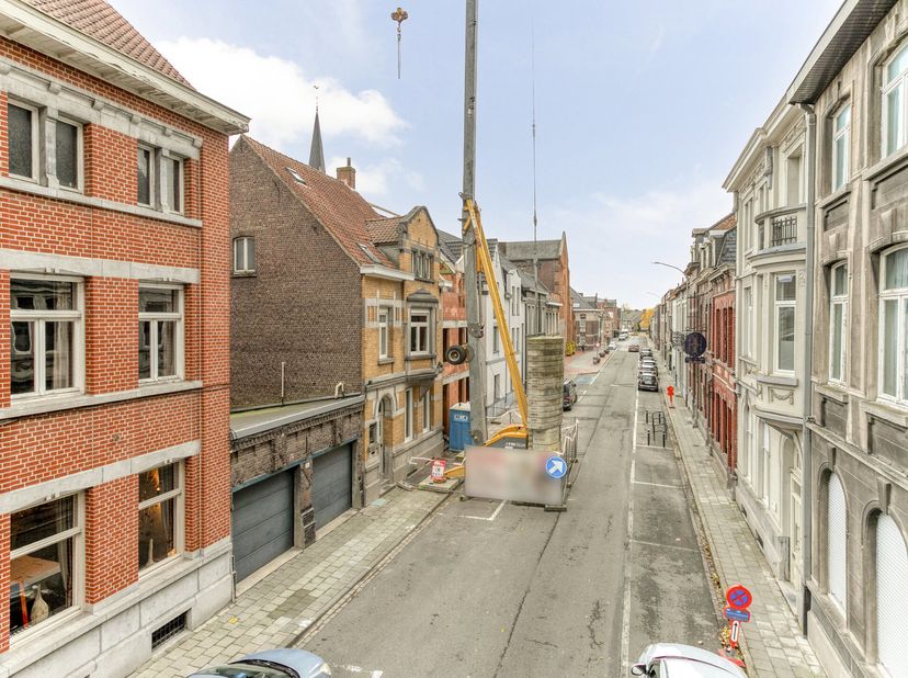 Dit renovatie- of nieuwbouwproject bevindt zich pal in het centrum van Roeselare, in een interessante investeringsregio met fors groeipotentieel. Het