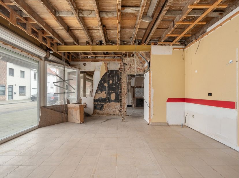 [[ CE BIEN PARTICIPE À LA JOURNÉE MAISONS OUVERTES ERA LE 13/6 DE 9:30 À 10:30 ]] Vous recherchez un immeuble commercial avec logement dans un emplace
