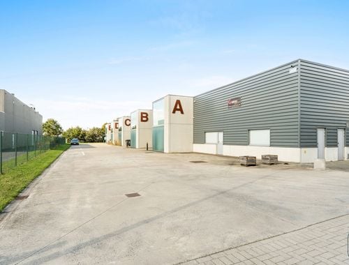                                         Bâtiment d’entreprise à vendre à Sint-Eloois-Winkel, € 349.000
