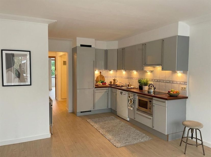 Situation : L'appartement est très bien situé à Deurne, dans un endroit privilégié juste à côté de Turnhoutsebaan. Il se trouve à quelques pas du magn