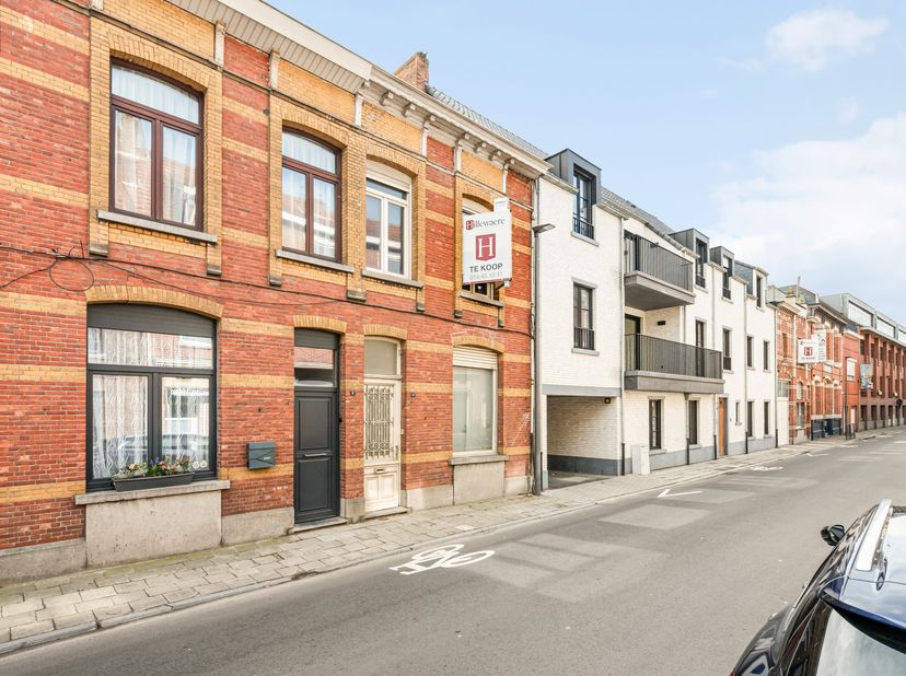 Te renoveren woning 3 slpk garage en koer in het centrum van Turnhout.<br />
Gelegen op wandelafstand van de Grote Markt van Turnhout ligt deze intere