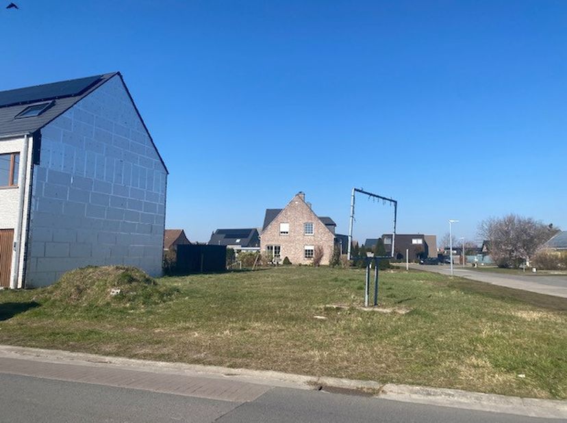 Rustig gelegen nabij het centrum van Astene bevindt zich Lot 27A. Lot voor een half open bebouwing. <br />
Type bouw: Half open bebouwing<br />
Oriënt