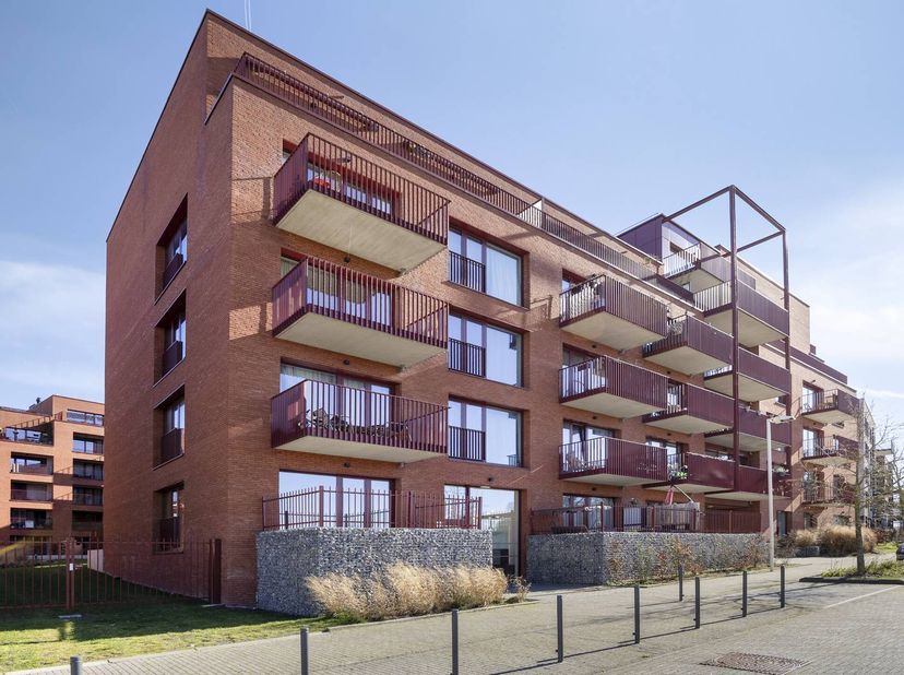Recent opgeleverd appartement gelegen op de nieuwe site van Erasmus Gardens in Anderlecht. Dit nieuwbouwappartement werd opgeleverd in 2022 en is voll