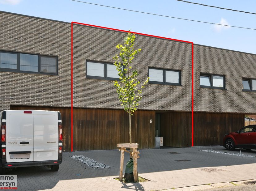 Zoek je een eigentijdse en volledig instapklare woning ?<br />
Welkom in deze recente woning (bouwjaar 2020) gelegen in de Akkerstraat te Leopoldsburg
