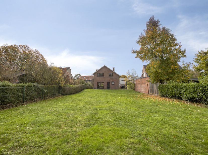 Herent: Rustig gelegen, te renoveren woning te koop in Herent. Op zoek naar een woning met karakter en mogelijkheden? Deze te renoveren gezinswoning b