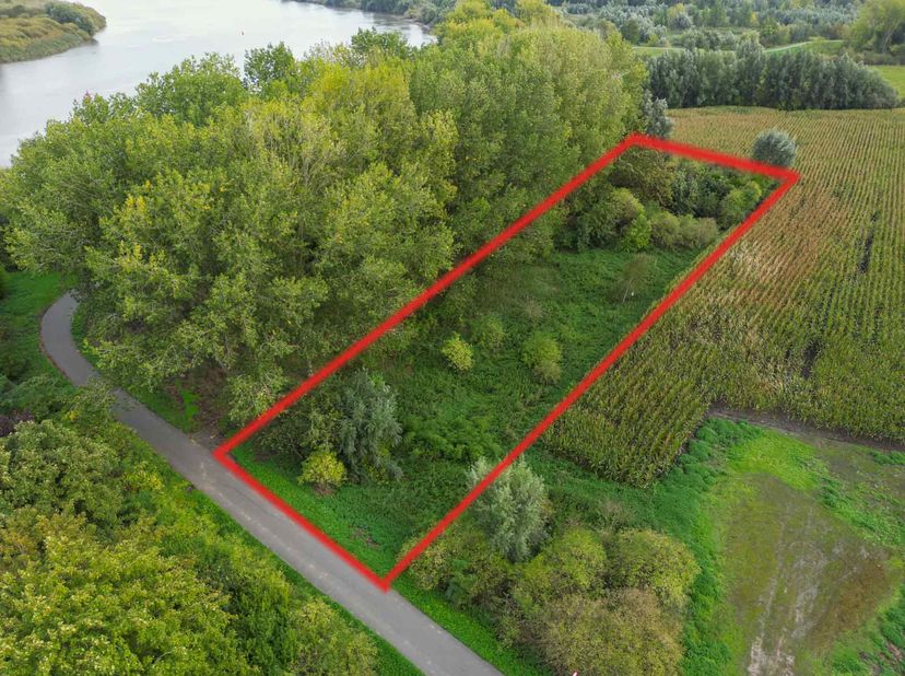 Grond te koop in Driegoten .,
                    9220 Moerzeke