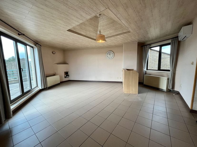 Uitstekend gelegen dakappartement met groot terras.<br />
<br />
Dit 2-slaapkamerappartement van 104 m² is gelegen op de 4e verdieping, aan de rand