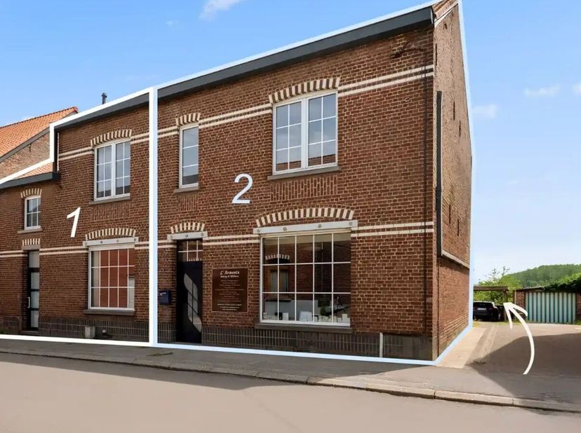 Wonen, werken of combineren!<br />
Pal in het centrum van Neerijse bevindt zich dit uitzonderlijk veelzijdig pand met een perceeloppervlakte van 5 are