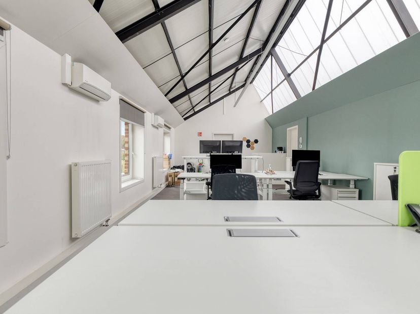 Bedrijfsvastgoed te huur in Izegemsestraat 60,
                    8800 Rumbeke