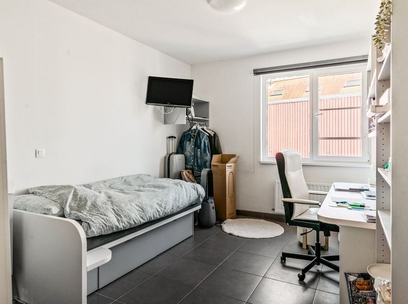 Moderne studentenkamer (18m²) met privé badkamer op toplocatie in hartje Antwerpen<br />
<br />
Ligging:<br />
Deze instapklare studentenkamer bevi