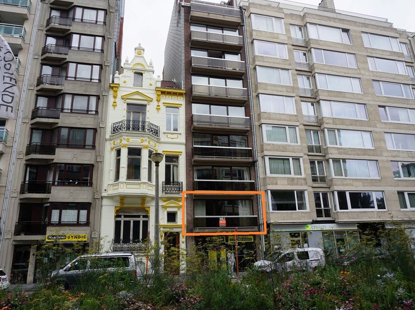 À la recherche d'un appartement prêt à emménager avec du caractère et beaucoup de lumière naturelle ? Cet spacieux appartement de deux chambres au pre