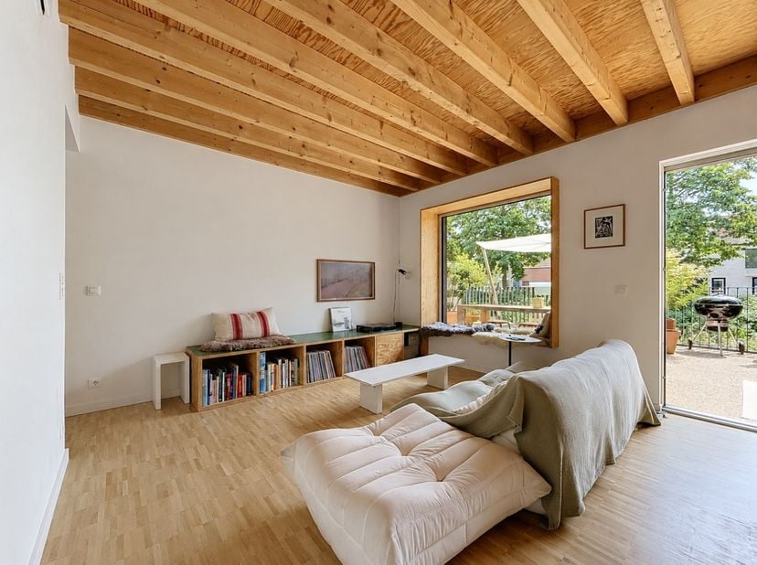 Deze energiezuinige BEN-woning is uitzonderlijk rustig gelegen langs de Oude Veurnevaart in Nieuwpoort-Stad. Hier geniet u van een rustige woonomgevin
