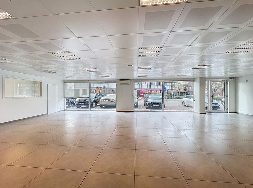 Bien professionnel à vendre
                    à 8800 Roeselare