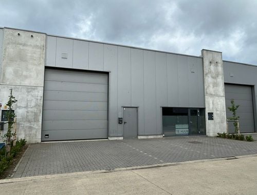                                         Magazijn zonder bureel te huur in Overpelt, € 1.589
