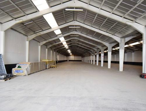                                         Bedrijfsgebouw te huur in Rumbeke, € 810
