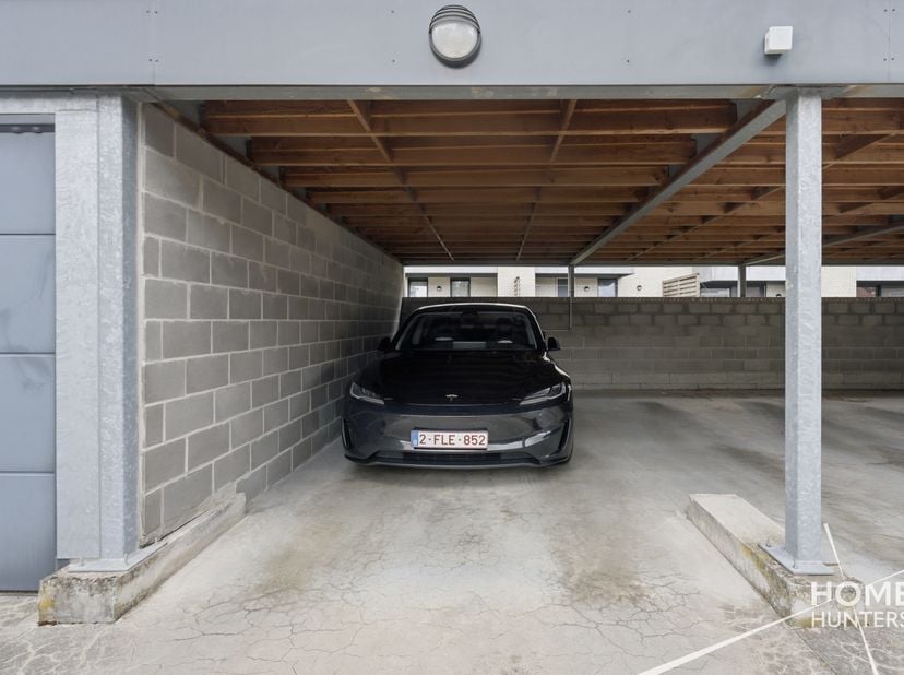 Garage te koop in Westkaai 26,
                    8900 Ieper